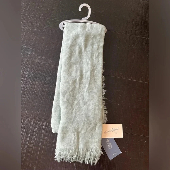 NWT Universal Thread Green fall scarf oblong fringe - Picture 1 of 4